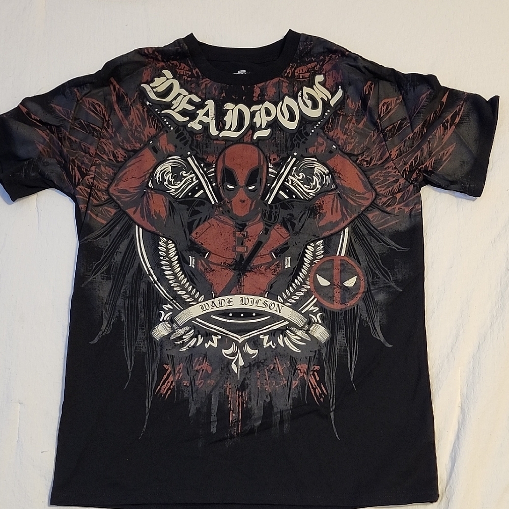 Marvel Deadpool Red and Black Graphic Tee
